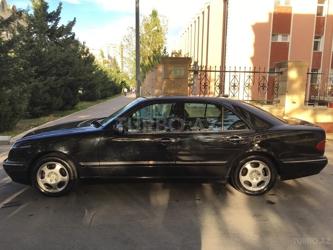 Mercedes E 320 2001, 250,000 km - 3.2 l - Bakı