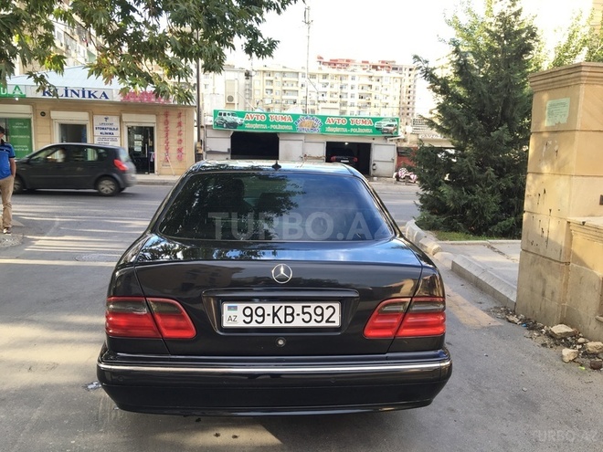 Mercedes E 320 2001, 250,000 km - 3.2 l - Bakı