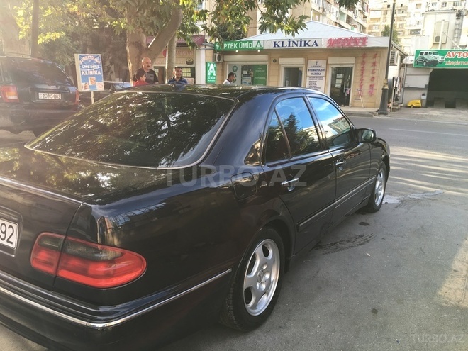 Mercedes E 320 2001, 250,000 km - 3.2 l - Bakı