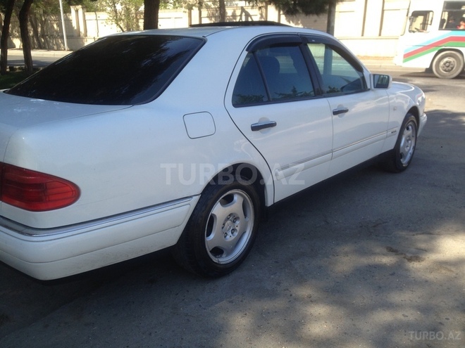 Mercedes E 300 1999, 280,000 km - 3.0 л - Bakı
