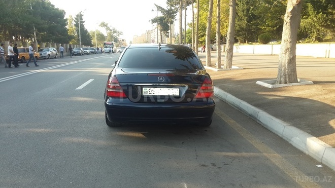 Mercedes E 220 2003, 186,000 km - 2.2 л - Bakı