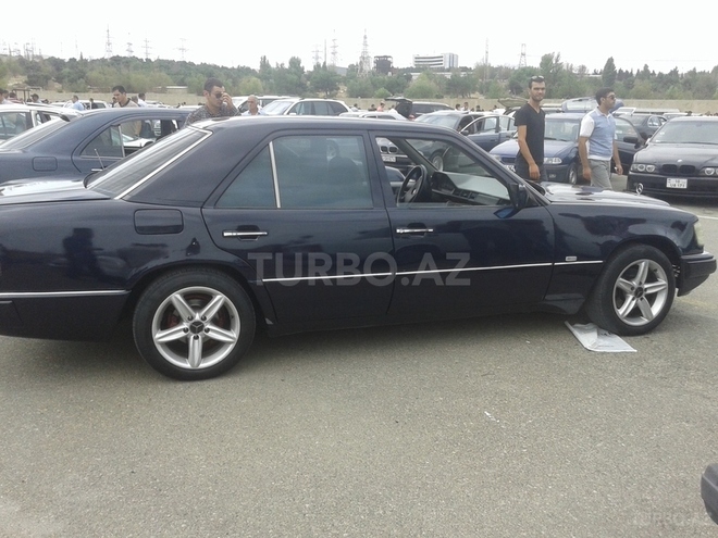 Mercedes E 260 1990, 634,288 km - 0.3 l - Bakı