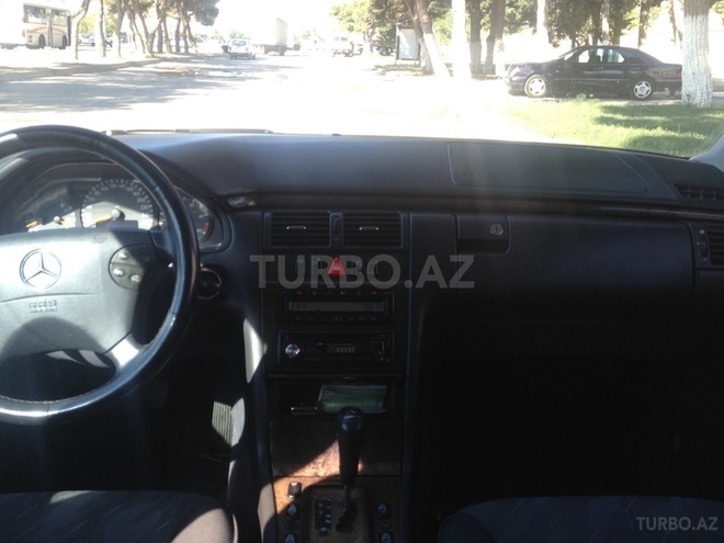 Mercedes E 270 2000, 208,000 km - 2.7 l - Bakı