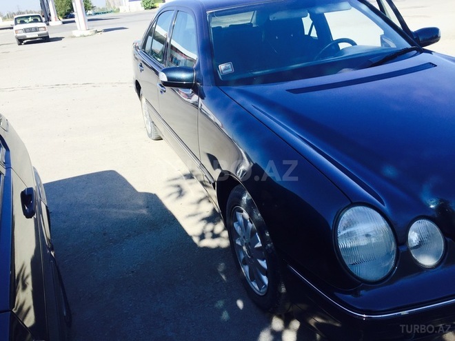 Mercedes E 220 2000, 217,500 km - 2.2 l - Yevlax