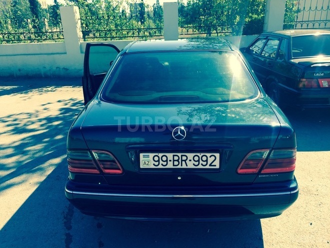 Mercedes E 220 2000, 217,500 km - 2.2 l - Yevlax