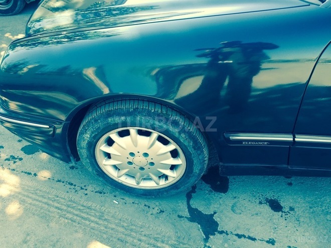 Mercedes E 220 2000, 217,500 km - 2.2 l - Yevlax