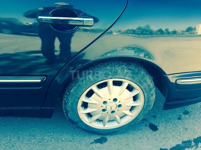 Mercedes E 220 2000, 217,500 km - 2.2 l - Yevlax
