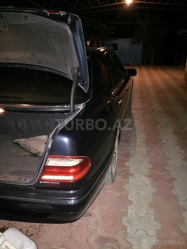 Mercedes E 220 2000, 217,500 km - 2.2 l - Yevlax
