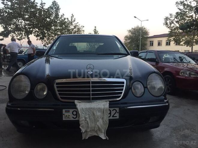 Mercedes E 220 2000, 150,000 km - 2.2 л - Yevlax