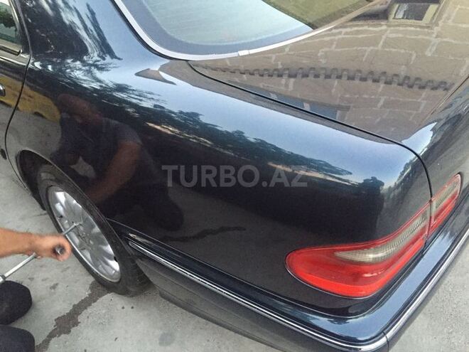 Mercedes E 220 2000, 150,000 km - 2.2 л - Yevlax