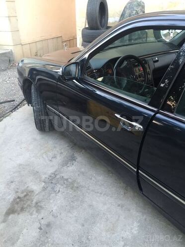 Mercedes E 220 2000, 150,000 km - 2.2 л - Yevlax