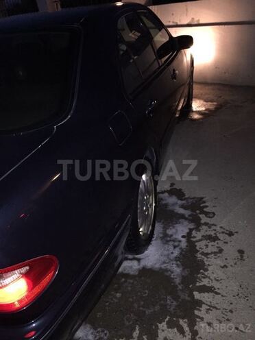 Mercedes E 220 2000, 150,000 km - 2.2 л - Yevlax