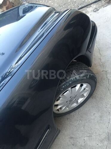 Mercedes E 220 2000, 150,000 km - 2.2 л - Yevlax