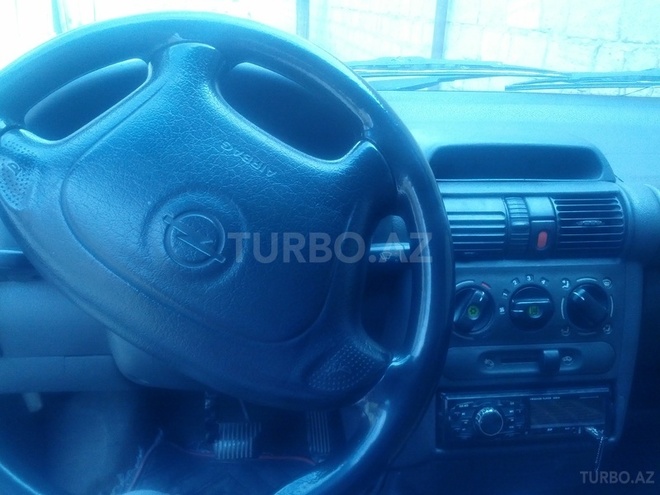 Opel Corsa 1995, 212,000 km - 1.4 l - Bakı