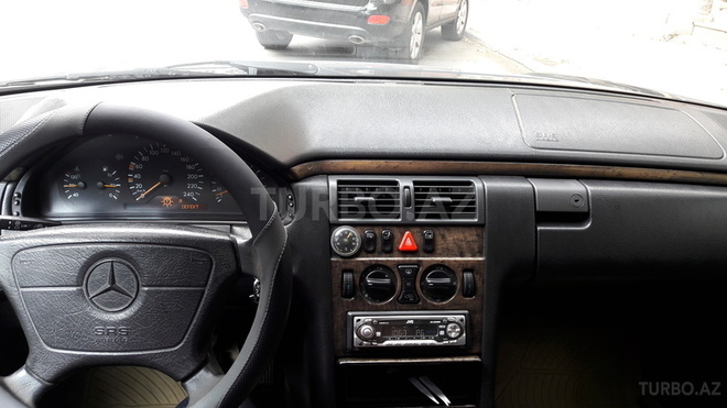 Mercedes E 240 1998, 272,854 km - 2.4 l - Bakı