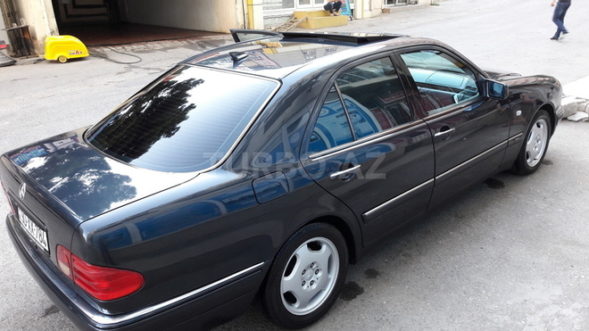 Mercedes E 240 1998, 272,854 km - 2.4 l - Bakı