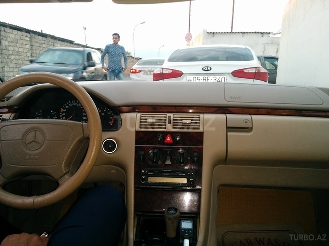Mercedes E 240 1997, 250,000 km - 2.4 л - Bakı