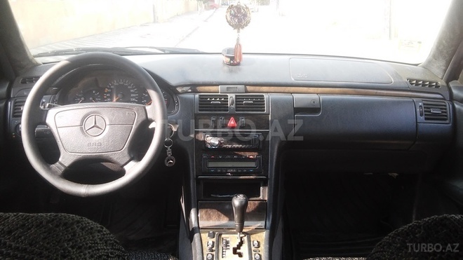Mercedes E 240 1998, 260,000 km - 2.4 л - Bakı