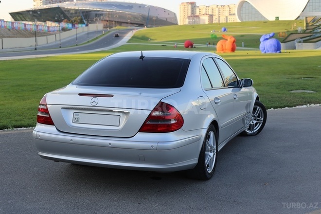 Mercedes E 270 2003, 300,000 km - 2.7 l - Bakı