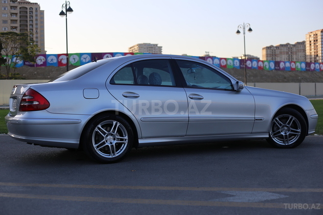 Mercedes E 270 2003, 300,000 km - 2.7 l - Bakı