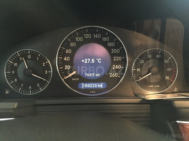 Mercedes E 240 2004, 186,226 km - 2.6 l - Bakı