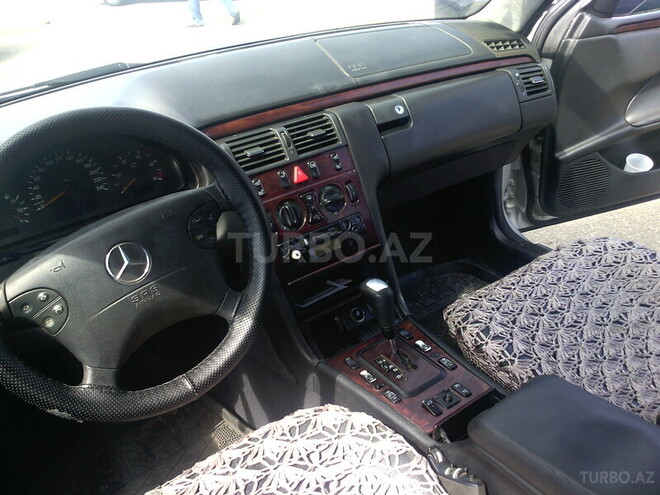 Mercedes E 220 1999, 278,546 km - 2.2 l - Bakı