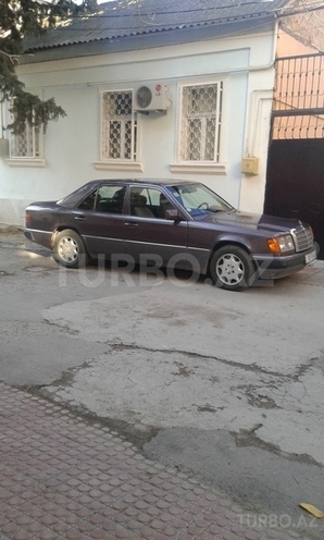 Mercedes E 220 1992, 39,400 km - 2.0 l - Bakı