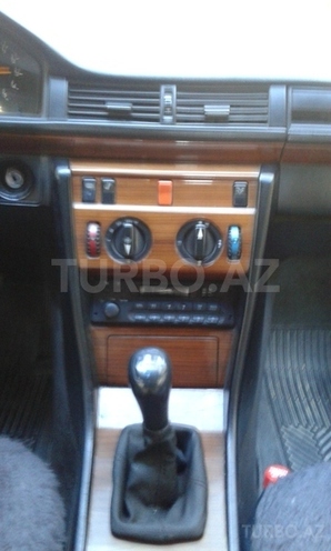 Mercedes E 220 1992, 39,400 km - 2.0 l - Bakı