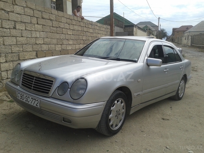 Mercedes E 280 1999, 291,670 km - 2.8 l - Bakı