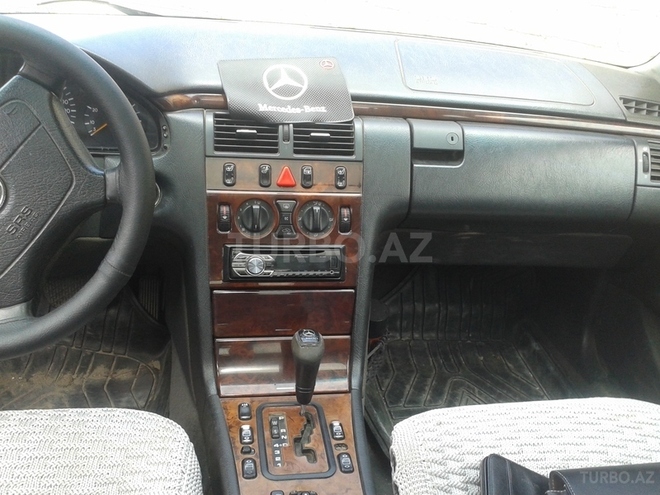 Mercedes E 280 1999, 291,670 km - 2.8 l - Bakı