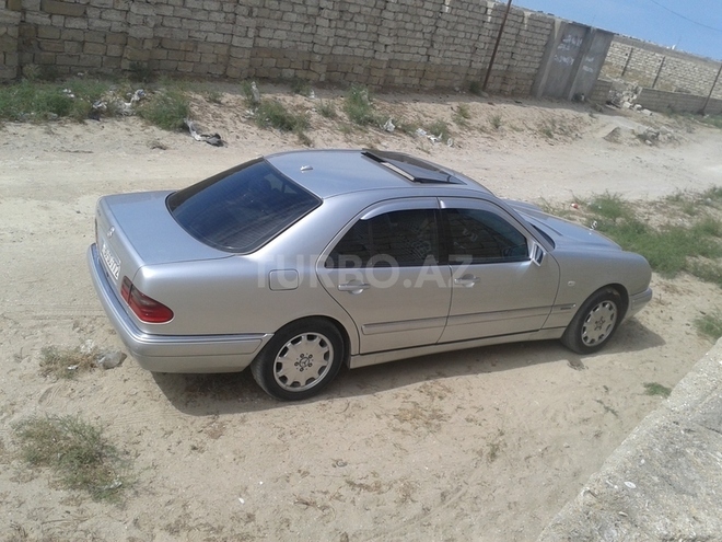 Mercedes E 280 1999, 291,670 km - 2.8 l - Bakı