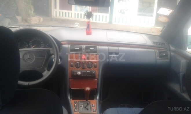 Mercedes E 240 1998, 252,000 km - 2.4 l - Bakı