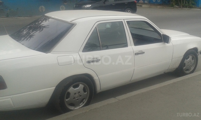 Mercedes C 200 1991, 17,555 km - 2.0 l - Bakı