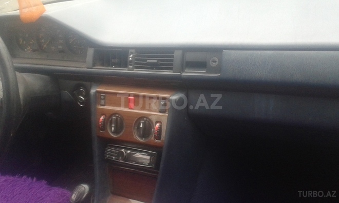 Mercedes C 200 1991, 17,555 km - 2.0 l - Bakı