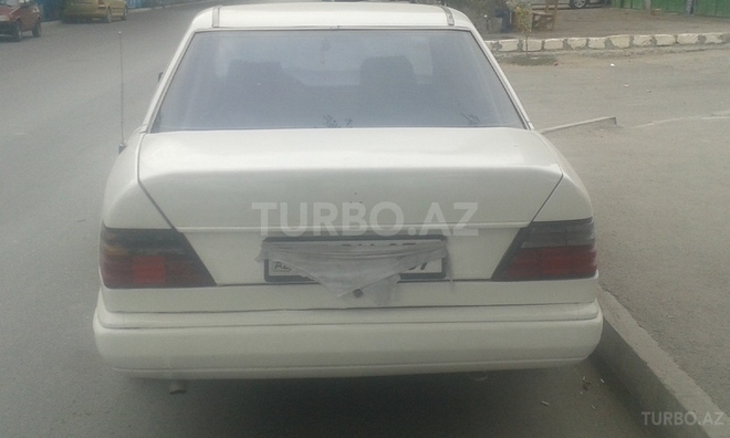 Mercedes C 200 1991, 17,555 km - 2.0 l - Bakı