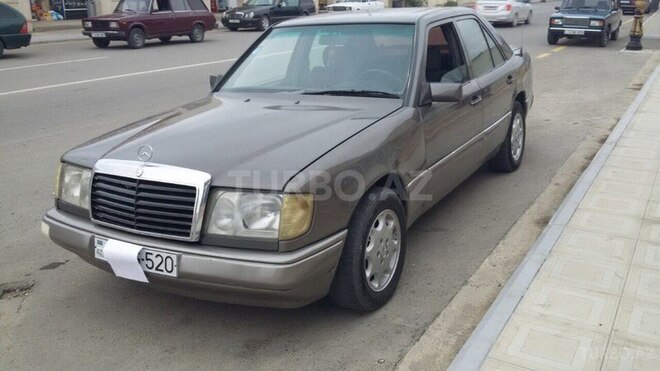 Mercedes E 250 1989, 254,000 km - 2.5 л - Biləsuvar
