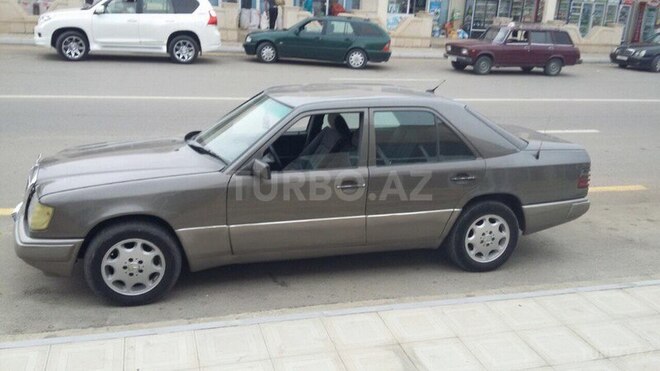 Mercedes E 250 1989, 254,000 km - 2.5 л - Biləsuvar