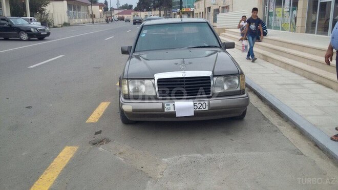 Mercedes E 250 1989, 254,000 km - 2.5 л - Biləsuvar