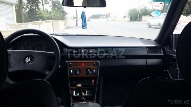 Mercedes E 250 1989, 254,000 km - 2.5 л - Biləsuvar