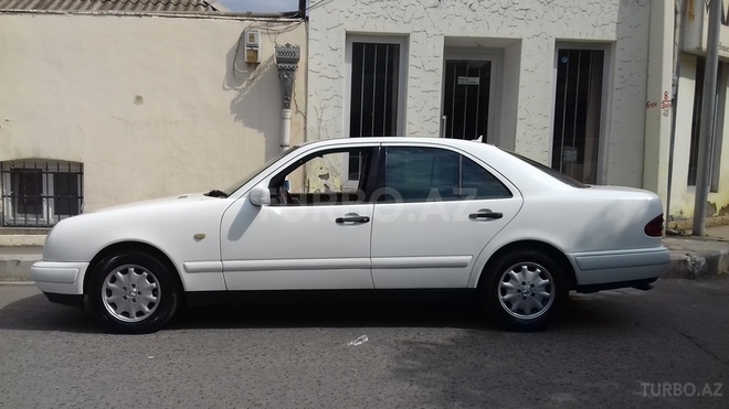 Mercedes E 240 1998, 237,546 km - 2.4 l - Ağdaş