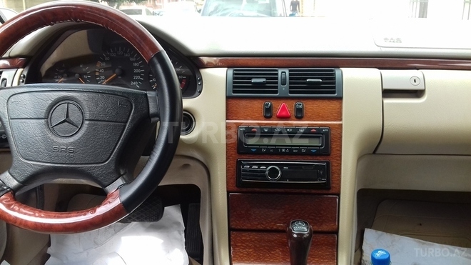 Mercedes E 240 1998, 237,546 km - 2.4 l - Ağdaş