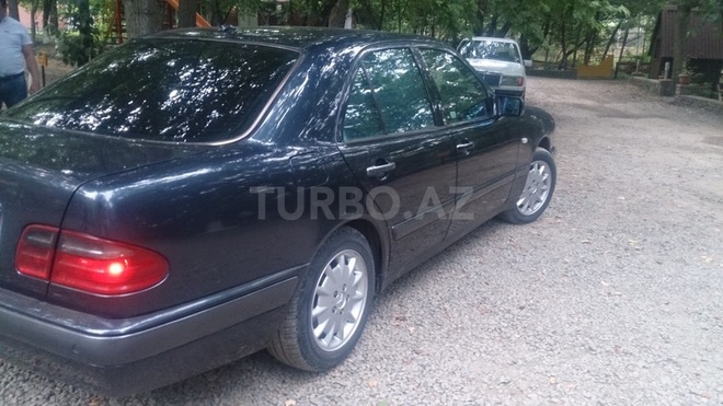 Mercedes E 220 1999, 325,000 km - 2.2 l - Lənkəran