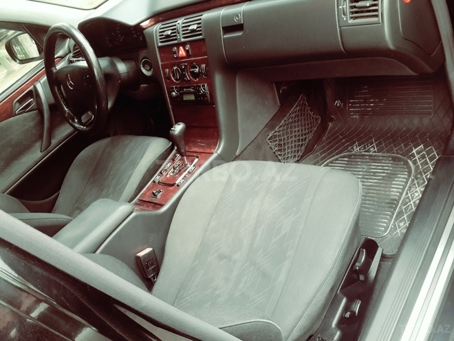 Mercedes E 240 1999, 213,000 km - 2.4 l - Bakı