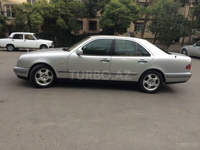 Mercedes E 230 1996, 305,000 km - 2.3 l - Bakı