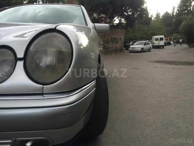 Mercedes E 230 1996, 305,000 km - 2.3 l - Bakı