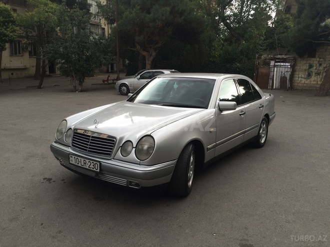 Mercedes E 230 1996, 305,000 km - 2.3 l - Bakı