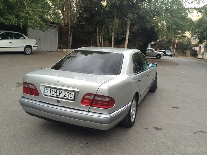 Mercedes E 230 1996, 305,000 km - 2.3 l - Bakı