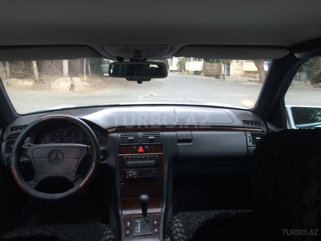 Mercedes E 230 1996, 305,000 km - 2.3 l - Bakı