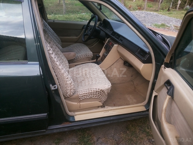 Mercedes E 260 1989, 26,800 km - 0.3 l - Qəbələ