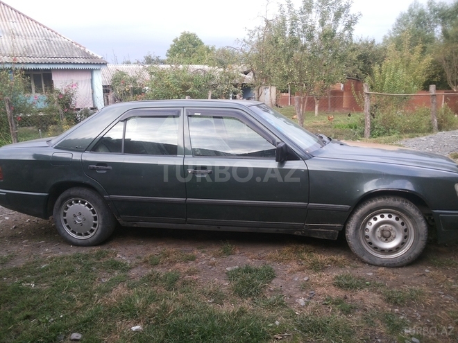 Mercedes E 260 1989, 26,800 km - 0.3 l - Qəbələ